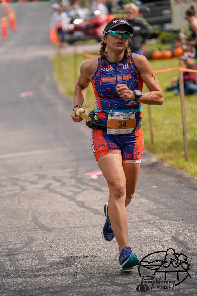 Susanne racing the Pumpkinman Triathlon (while eating a banana)